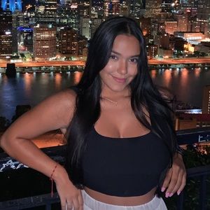 Meet your Posher, Estefani